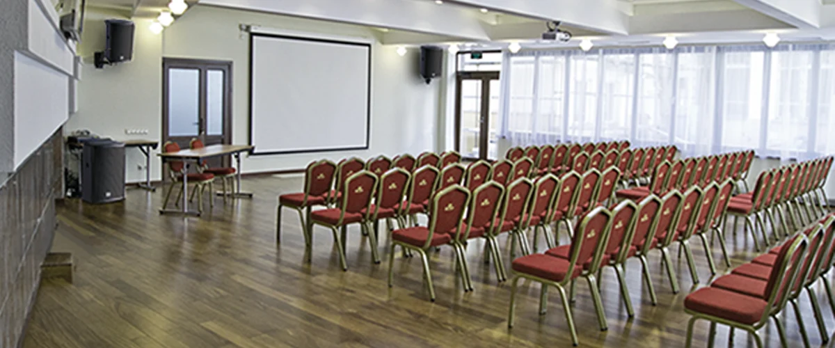 Зал для презентаций и семинаров. Озвучивание акустическими системами Inter-M серии SE-K и радиомикрофонной системой AFFA