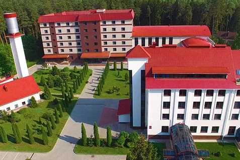 Коммерческая трансляция на оборудовании IP-аудиосистемы для комплекса из трех зданий