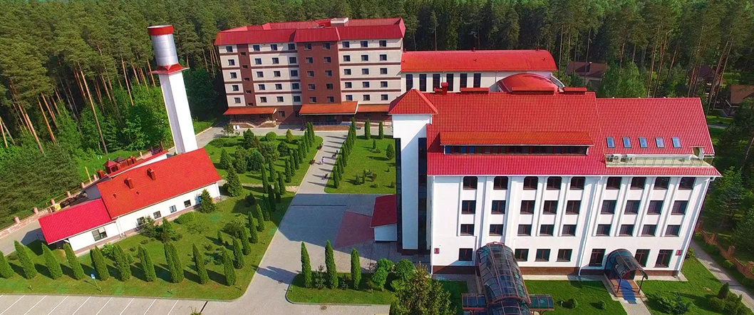 Коммерческая трансляция на оборудовании IP-аудиосистемы для комплекса из трех зданий